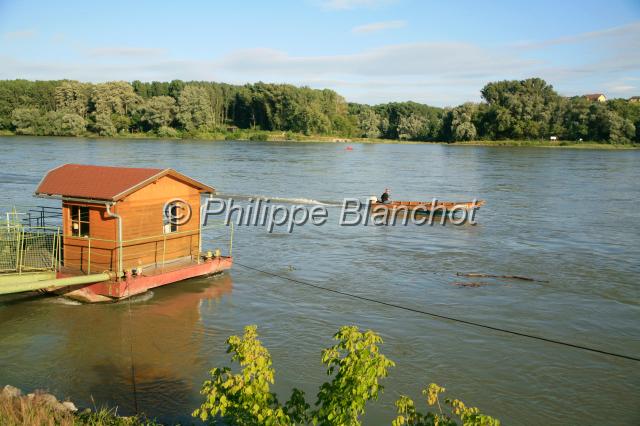 autriche donau auen 1.JPG - Barque et maison de pêcheur sur les bords du Danube, Parc national Donau AuenWachau, Basse-Autriche